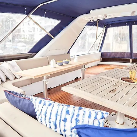 Luxury Yacht On Bosphorus Botel