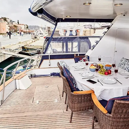 Luxury Yacht On Bosphorus ספינת מלון איסטמבול