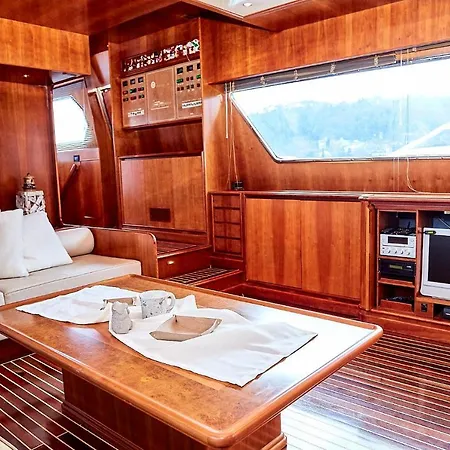 Luxury Yacht On Bosphorus ספינת מלון איסטמבול